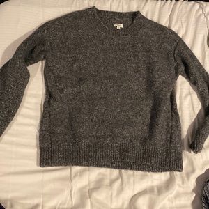 Great condition grey gray Vince crew neck sweater comfy wool size small